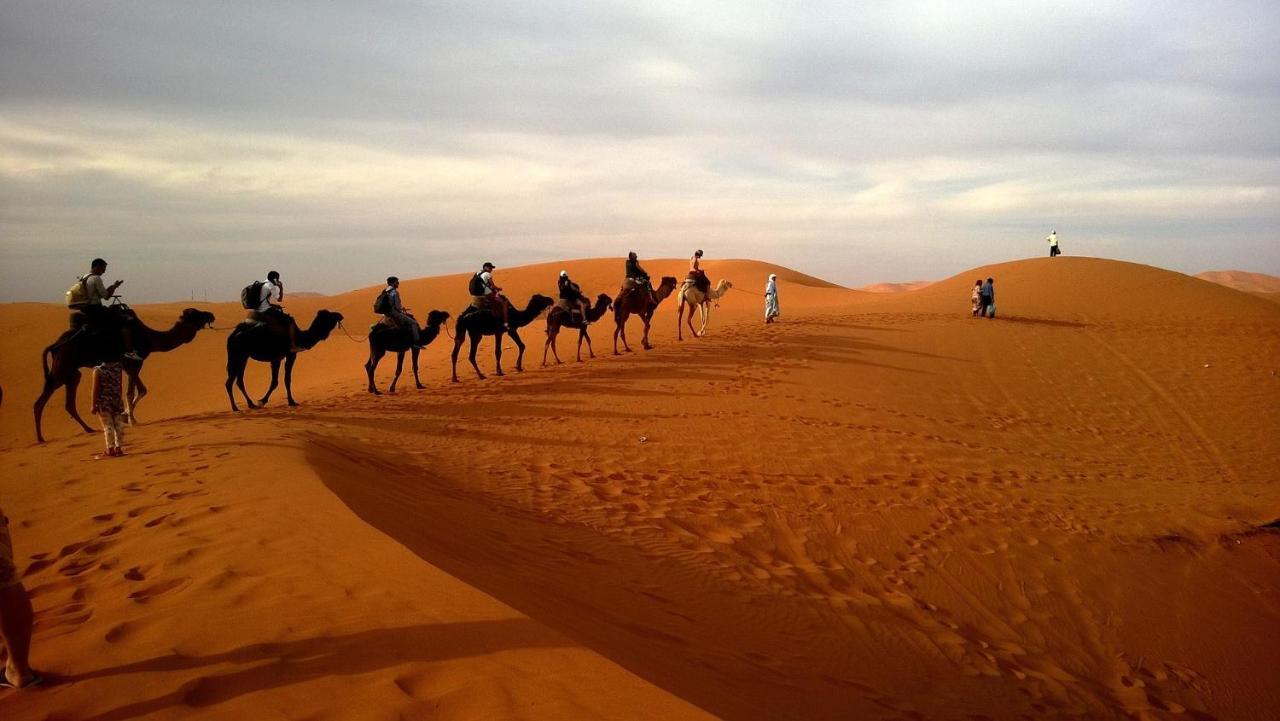 Les Roches Desert Camp مرزوكة المظهر الخارجي الصورة